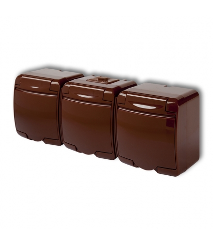 JUNIOR Gniazdo potrójne z uziemieniem 3x(2P+Z) (klapka brązowa, przesłony torów prądowych) Karlik 4GHE-3p