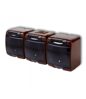 JUNIOR Gniazdo potrójne z uziemieniem SCHUKO 3x(2P+Z) (klapka dymna, bez przesłon) Karlik 4GHE-3sd