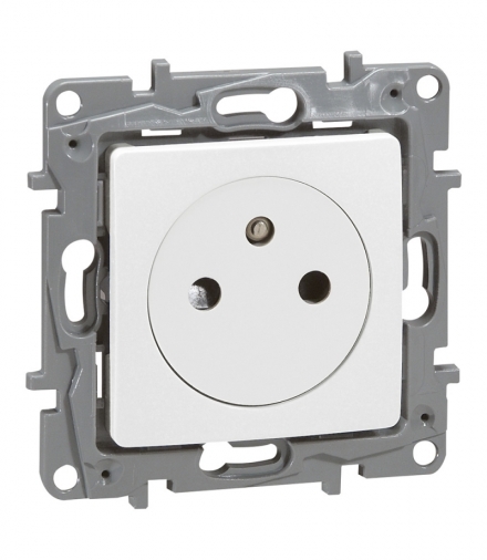 Niloe Gniazdo 2P+Z płaskie 16 A -250 V - z przesłoną, zaciski automatyczne - Białe Legrand 664737