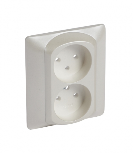 SISTENA LIFE Plakietka PEARL gniazda podwójnego 2P+Z Legrand 771535