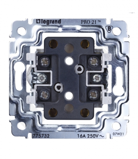 SISTENA LIFE Gniazdo podwójne 2x2P IP2 16A-250V Legrand 775732