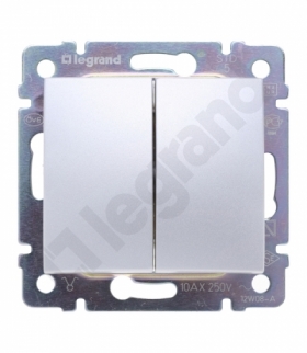 Valena Łącznik świecznikowy 10AX-250 ALUMINIUM Legrand 770105