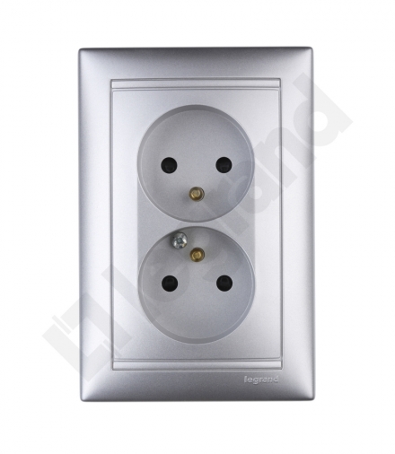 Valena Gniazdo podwójne 2x2P+Z z przesłonami 16A-250V ALUMINIUM Legrand 770277