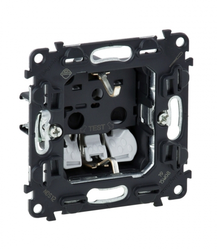 Valena Allure Gniazdo 2p+z z przesłoną Legrand 753020