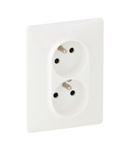 VALENA LIFE GNIAZDO 2 P+Z TYPU MONOBLOK Z PRZESŁONĄ BIAŁE16 A – 250 V Legrand 753186