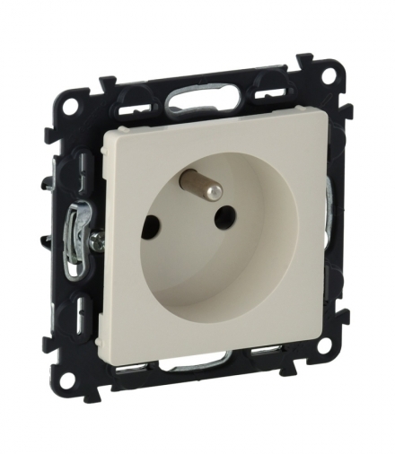 VALENA LIFE GNIAZDO 2P+Z 16 A - 250 V Z PRZESŁONĄ ZACISKI SPRĘŻYNOWE KREMOWY Legrand 753280