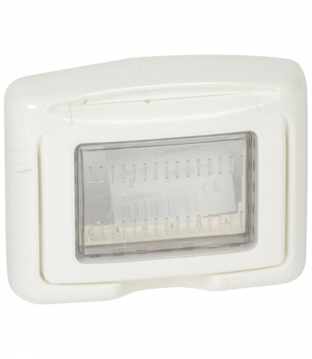 PLEXO IP55 Adapter z klapką i membraną elastyczną do montażu 3 modułów Mosaic w osprzęcie PLEXO IP55 Biały Legrand 680632