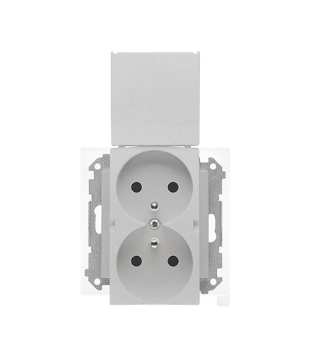 Gniazdo wtyczkowe podwójne hermetyczne, podtynkowe do wersji IP44 z uszczelką moduł 16 A, 250 V, szybkozłącza. Klapka w kolorze pokrywy Aluminium mat Simon55 TGZ2BMCZ.01/143
