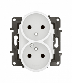 NOWE NILOE - GNIAZDO 2X2P+Z, ZACISKI ŚRUBOWE 16 A - 250 V~ BIAŁE LEGRAND NP3111WH