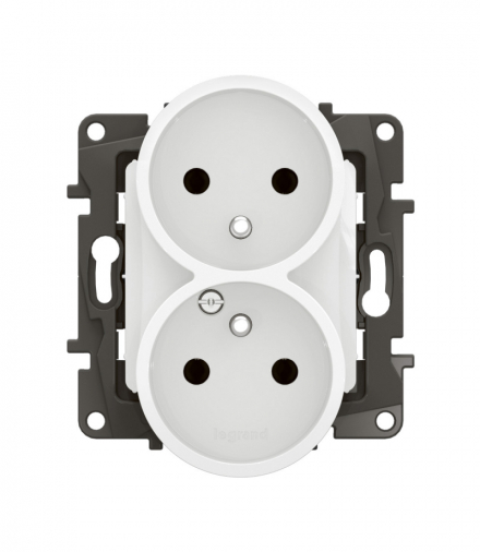 NOWE NILOE - GNIAZDO 2X2P+Z, ZACISKI ŚRUBOWE 16 A - 250 V~ BIAŁE LEGRAND NP3111WH