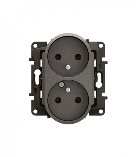 NOWE NILOE - GNIAZDO 2X2P+Z Z PRZESŁONĄ, ZACISKI ŚRUBOWE 16 A - 250 V~ STALOWE LEGRAND NP3112MG