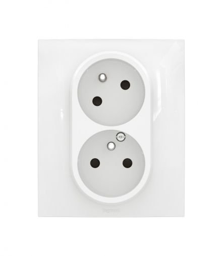 NOWE NILOE - Gniazdo standard czeski 2x2P+Z z przesłoną, zaciski śrubowe - komplet 16A-250V~ BIAŁE LEGRAND NP3114WH