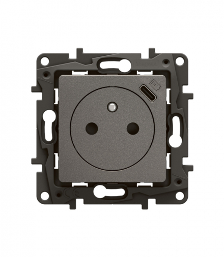 NOWE NILOE - GNIAZDO PŁASKIE 2P+Z Z USB C 16 A - 250 V~ STALOWE LEGRAND NP3302MG