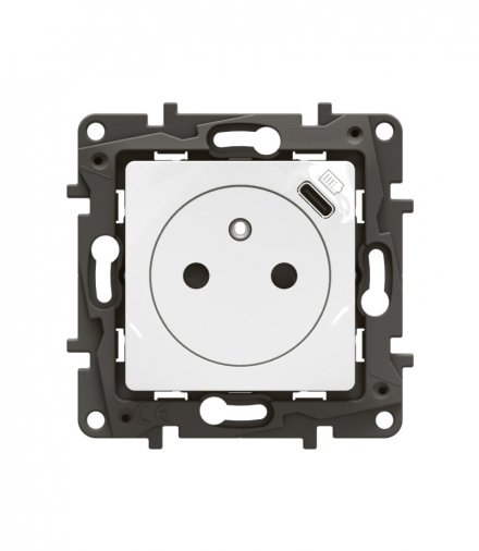 NOWE NILOE - GNIAZDO PŁASKIE 2P+Z Z USB C 16 A - 250 V~ BIAŁE LEGRAND NP3302WH