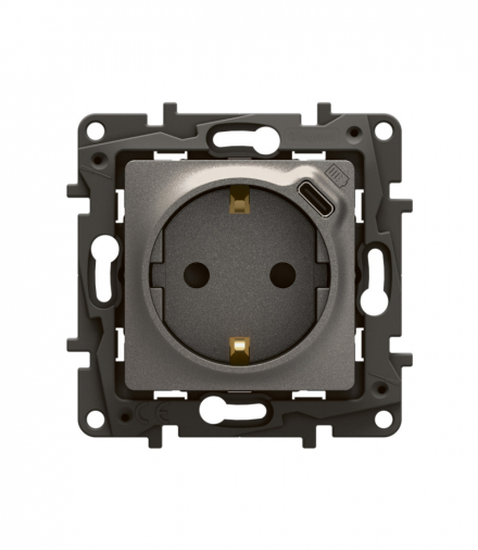 NOWE NILOE - GNIAZDO SCHUKO 2P+Z Z USB C Z PRZESŁONĄ ZACISKI AUTO STALOWE LEGRAND NP3312MG