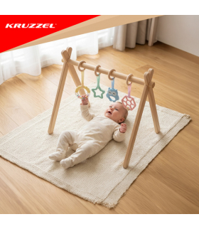 Stojak edukacyjny drewniany, Baby Gym, dla niemowląt od pierwszych dni życia 0+, 4 kółka, 64x43x52cm, Kruzzel 18910